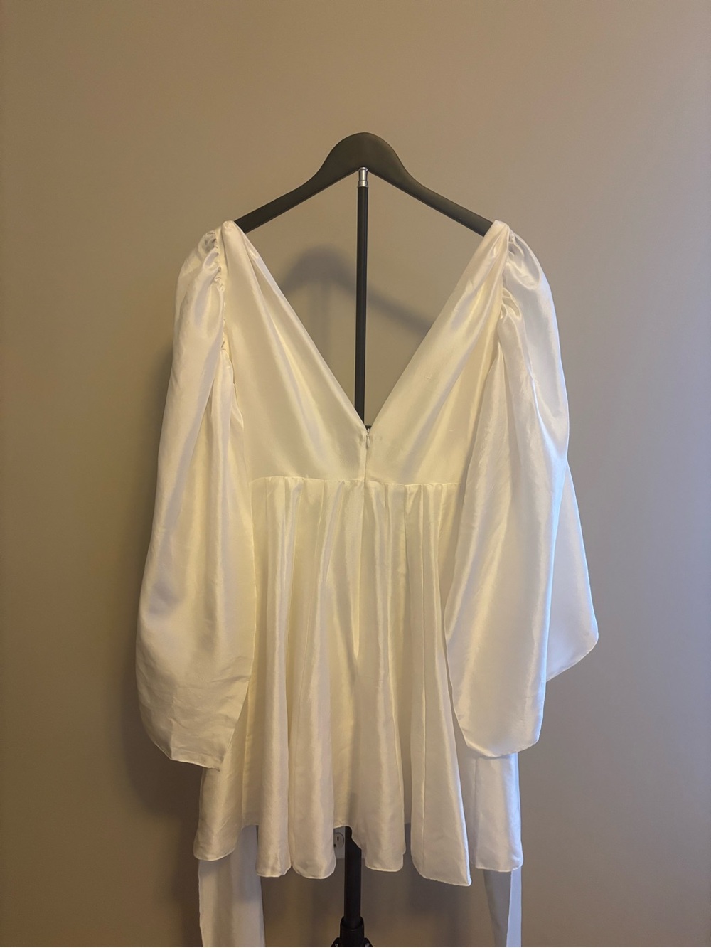 Azeeza White Satin Mini Dress with V-Neck and Balloon Sleeves